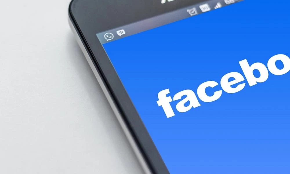 Facebook : Διέρρευσαν τα προσωπικά στοιχεία εκατ. χρηστών